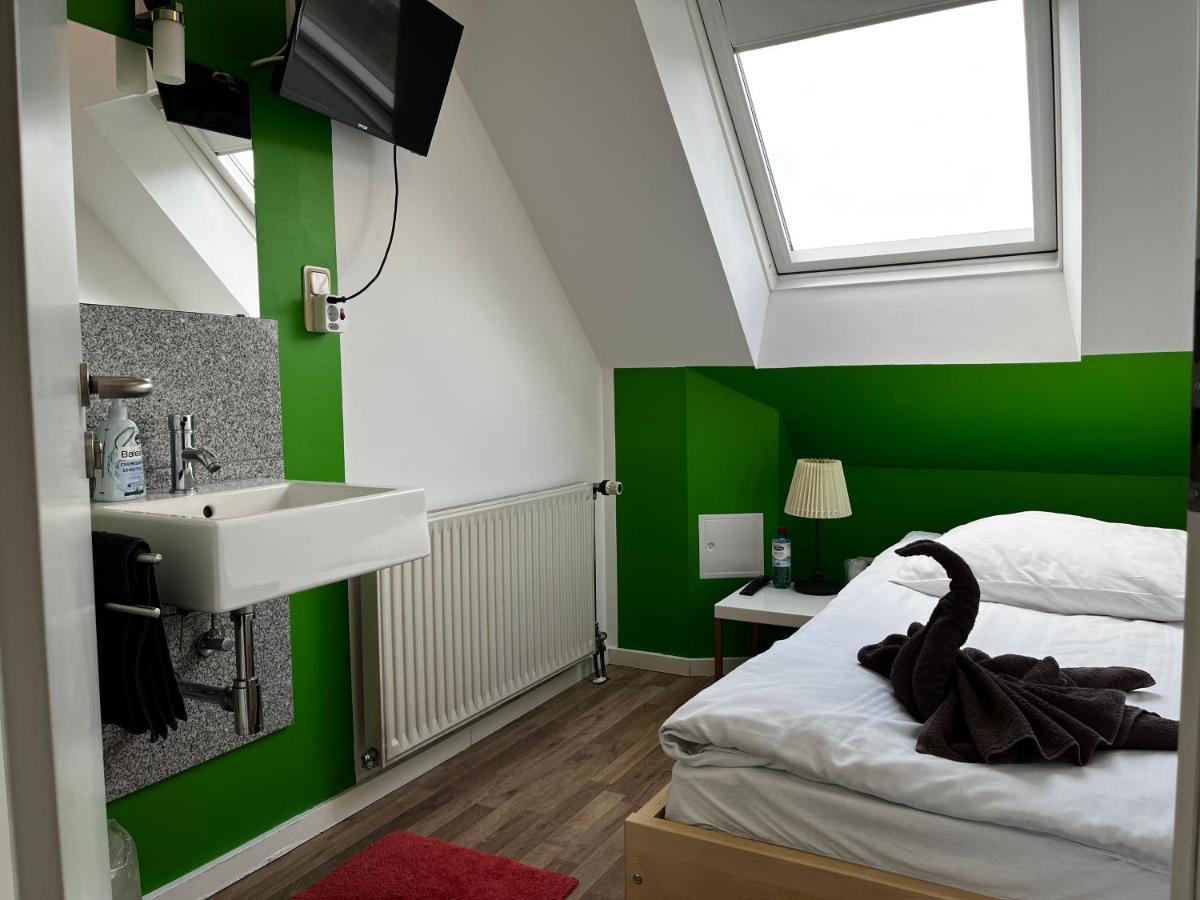 Hotelzimmer In Neusserstrasse Кёльн Экстерьер фото